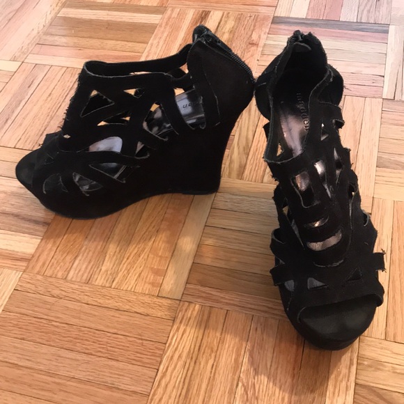 Madden Girl Wedge Sandals - Size 8.5 - Picture 2 of 3